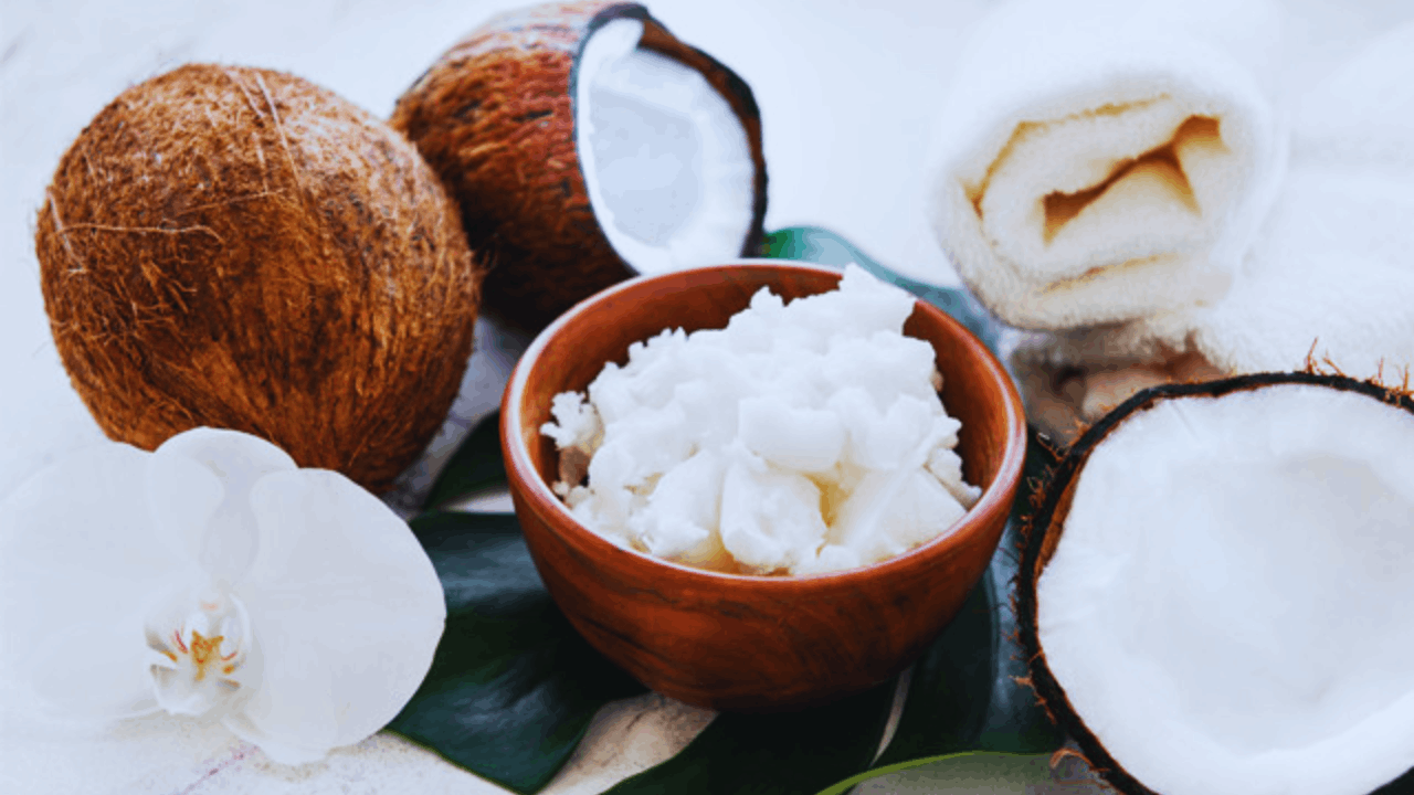 Cabelos Sedosos com Óleo de Coco: Benefícios e Como Fazer