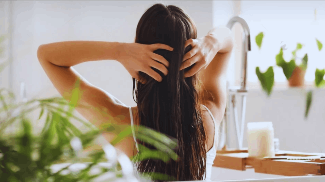 Cabelos Sedosos com Óleo de Coco: Benefícios e Como Fazer